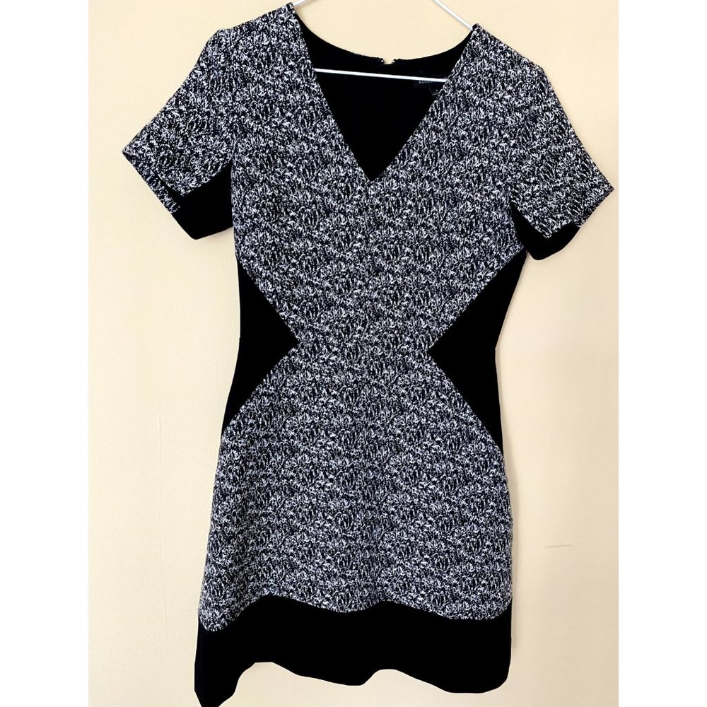 BANANA REPUBLIC DRESS SIZE 4 BLACK AND WHITE